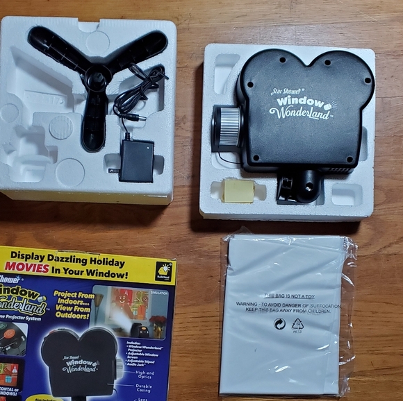 Star Shower Window Wonderland Holiday Projector - Picture 5 of 9